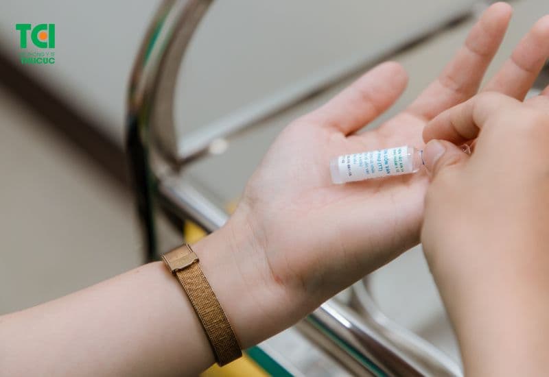 Những trường hợp có thể cân nhắc tiêm vắc-xin khi đang sốt