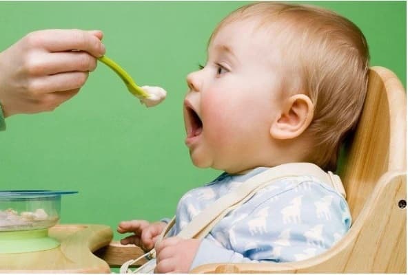 Thực phẩm có thể là nguyên nhân khiến cho trẻ bị rối loạn tiêu hóa.