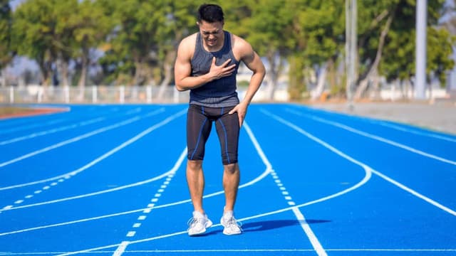 Đau tức ngực khi tập thể dục cảnh báo điều gì?