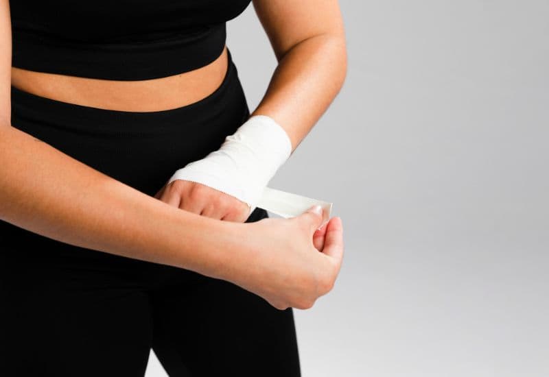 xử trí khi bị chấn thương phần mềm cổ tay 