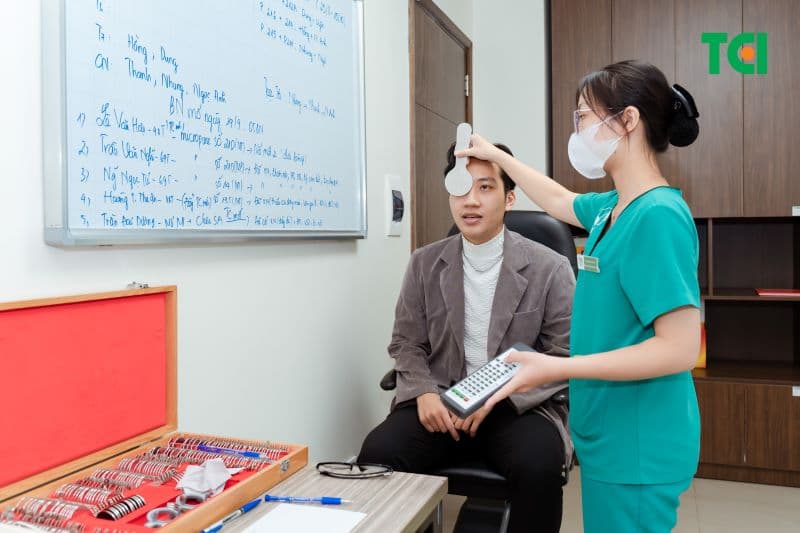 Đa phần các trường hợp khám mắt đều cần đo khúc xạ mắt.