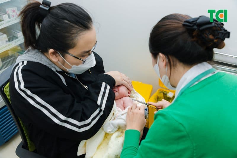 Cha mẹ cần ghi nhớ lịch tiêm mũi lao là trong vòng 1 tháng sau sinh.