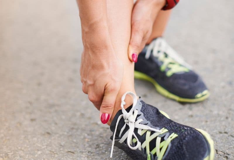 nguyên nhân gây trật khớp đau xương khớp