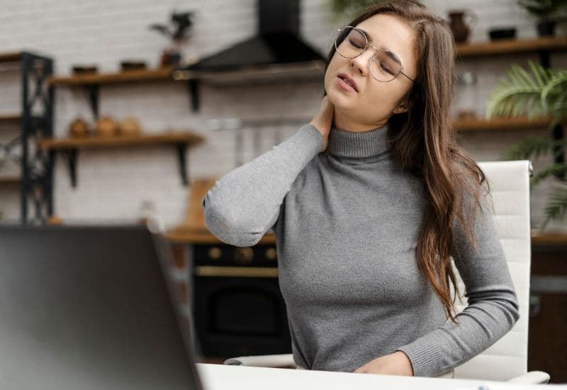 nguyên nhân gây trật khớp cổ