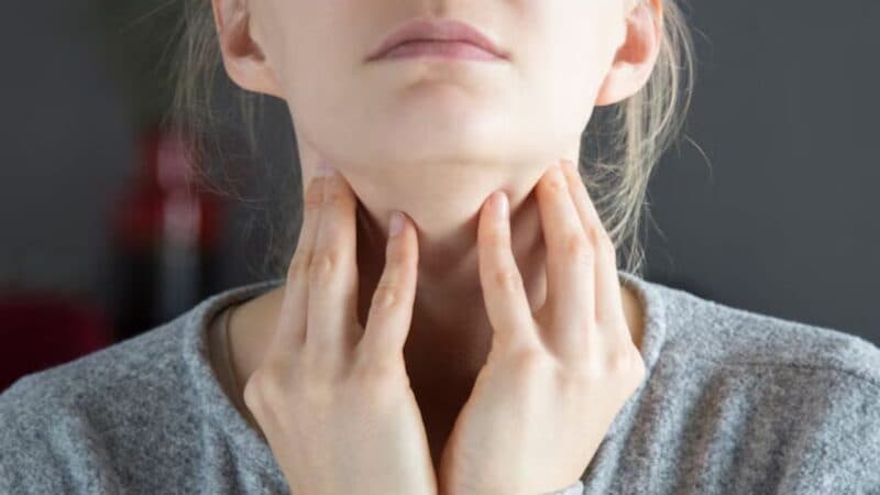 nuốt vướng cổ