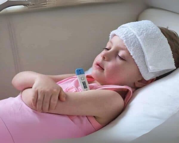 Các bệnh nhiễm trùng có thể là nguyên nhân gây sốt cao ở trẻ