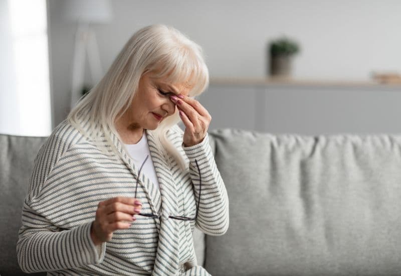 Mặc dù không phổ biến, nhưng trong một số trường hợp, tân mạch hắc võng mạc có thể gây ra cảm giác đau nhức mắt.