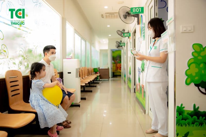 Theo dõi lịch tiêm chủng cho bé để đảm bảo tiêm đúng lịch, tăng hiệu quả mũi tiêm.