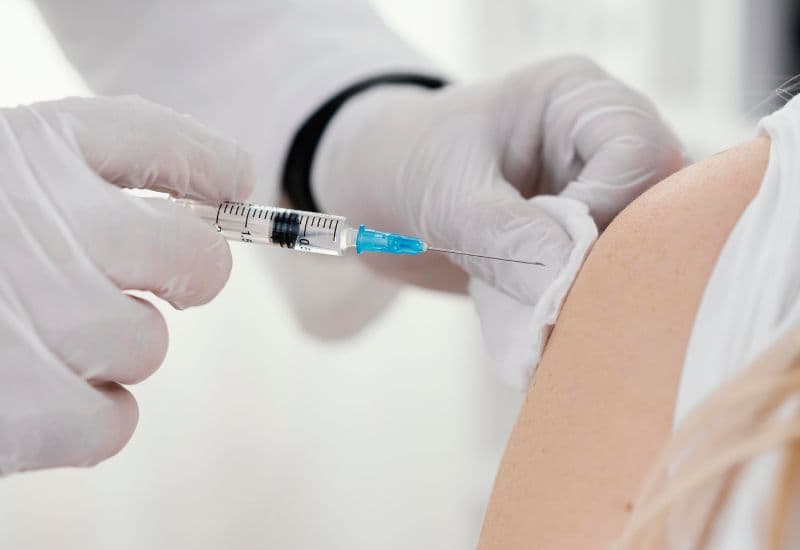 Nguyên nhân tiêm vắc-xin bị sưng mắt