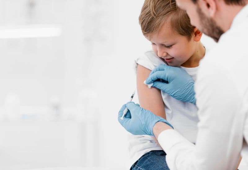 Hiện tượng tiêm vắc-xin nổi hạch thường gặp ở những đối tượng nào?