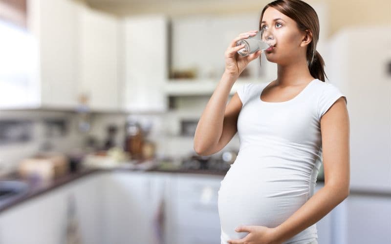 Phụ nữ mang thai, đặc biệt là trong giai đoạn cuối thai kỳ, thường gặp triệu chứng ợ chua