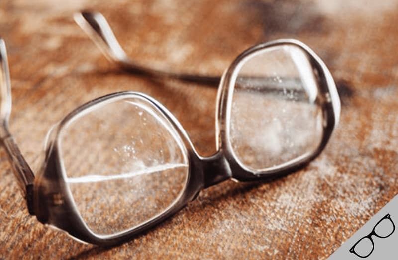 Nếu vết xước lớn, bạn nên thay tròng kính