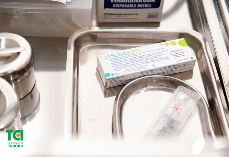 Vắc-xin Hexaxim là một loại vắc-xin phối hợp 6 trong 1, được sản xuất bởi công ty dược phẩm Sanofi Pasteur - một trong những nhà sản xuất vắc-xin hàng đầu thế giới.