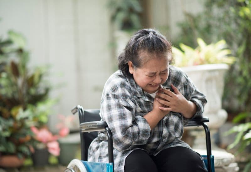 Giải đáp chi tiết thắc mắc: Bị bệnh tim có tiêm vắc-xin được không?