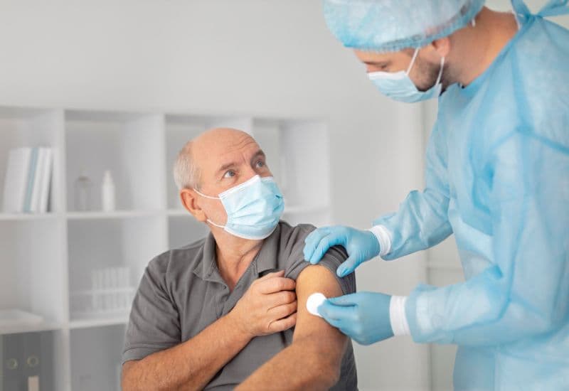 Tầm quan trọng của việc tiêm vắc-xin đối với người bị bệnh tim