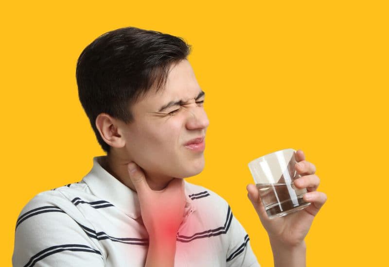 Ợ chua kèm theo rát họng là gì?