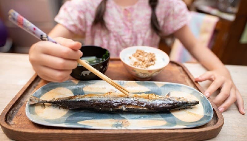 cách chữa trẻ bị hóc xương cá nhanh chóng