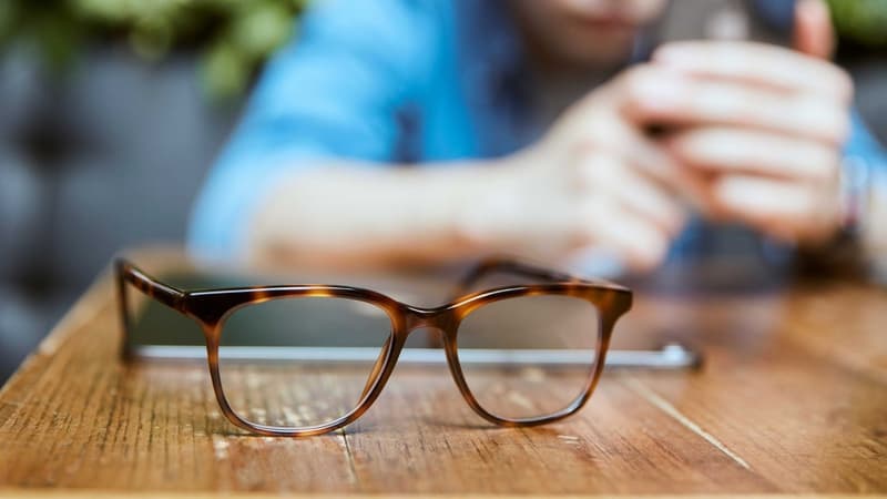 Đừng quên khám mắt trước khi cắt kính