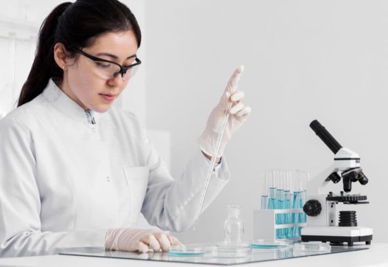 Có nên tiêm vắc-xin không?