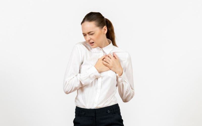 đau rát ngực khó thở