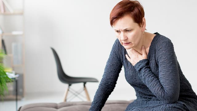 Khô miệng khó nuốt gây khó chịu, truy tìm nguyên nhân