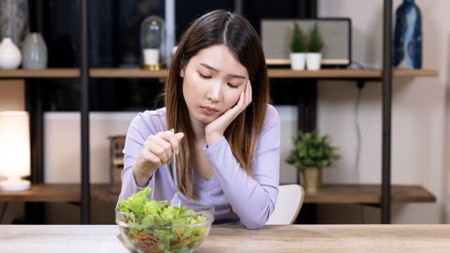 Khó nuốt chán ăn: Những cảnh báo bệnh lý cần lưu tâm