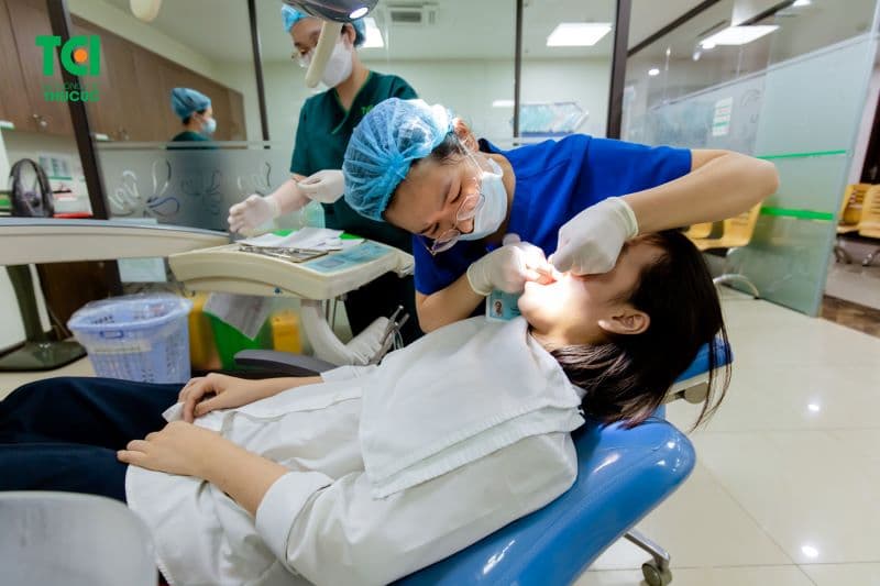 làm sạch men răng