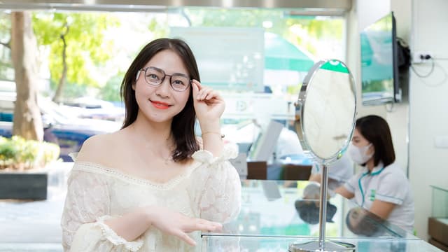 Mắt kính thuốc là gì, công dụng và những loại phổ biến