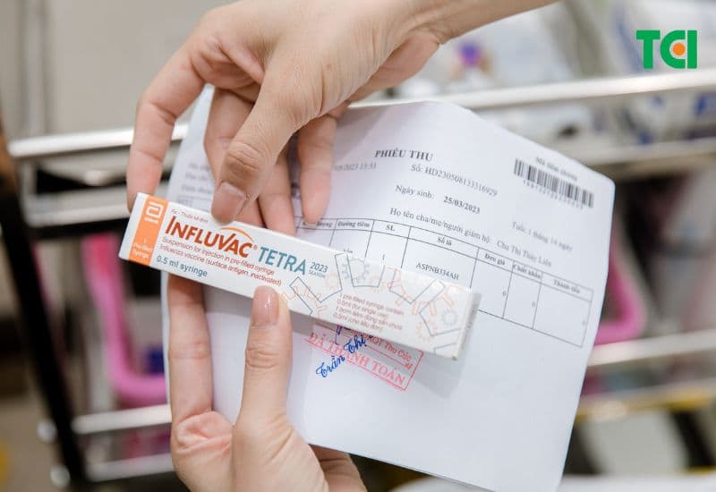 Việc tiêm vắc-xin cho người cao tuổi vẫn cần được thực hiện một cách cẩn trọng.