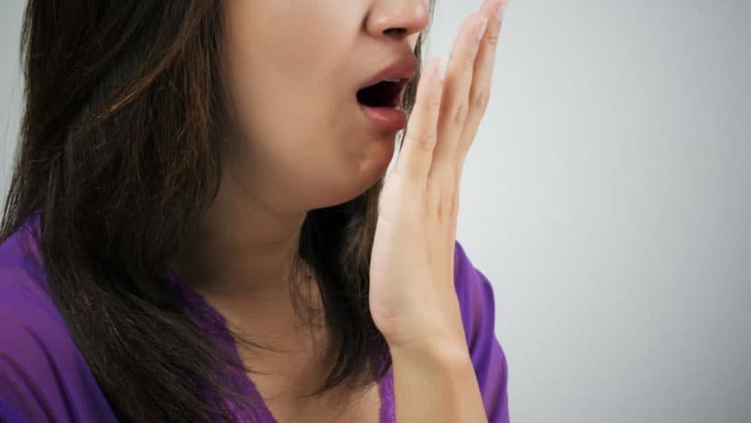 Nguyên nhân và cách khắc phục ợ hơi gây hôi miệng