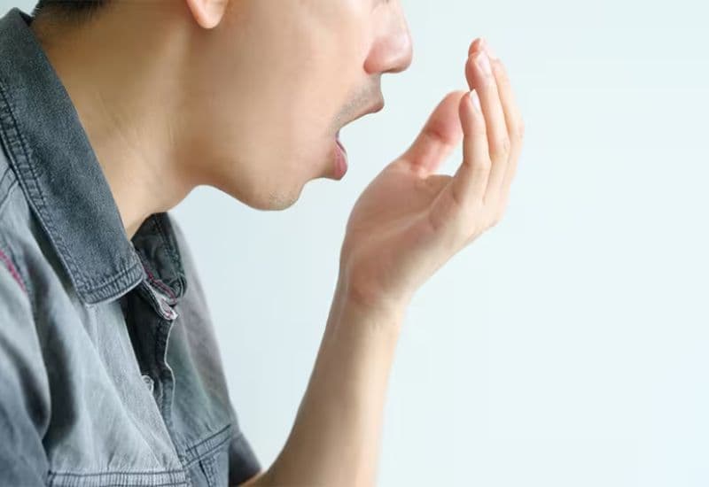 Ợ hơi gây hôi miệng là gì?