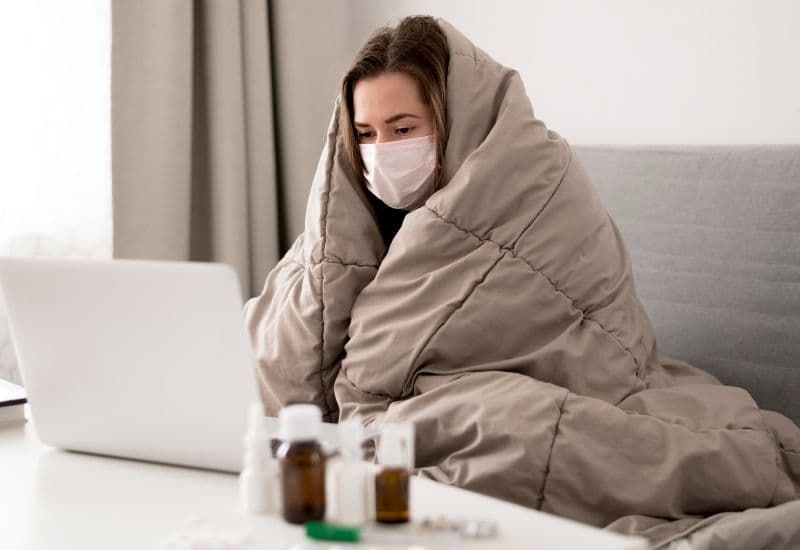 Giải đáp chi tiết thắc mắc: Ớn lạnh sau khi tiêm vaccine có sao không?