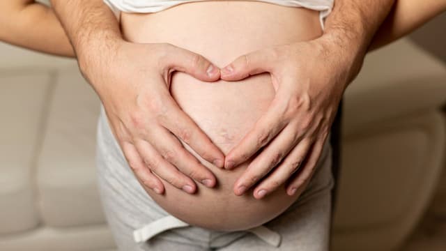 Giải đáp chi tiết phụ nữ mang thai có nên tiêm vắc-xin