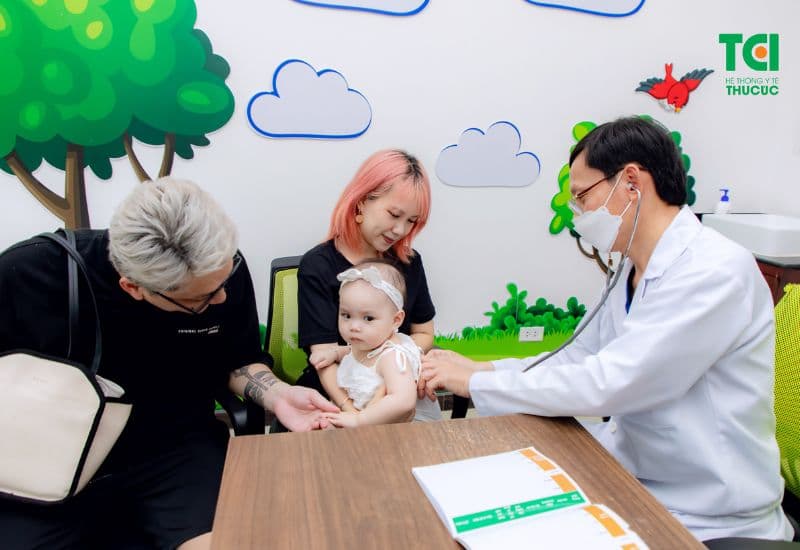 Quy trình tiêm vaccine - Bước 1, khám sàng lọc và tư vấn trước tiêm