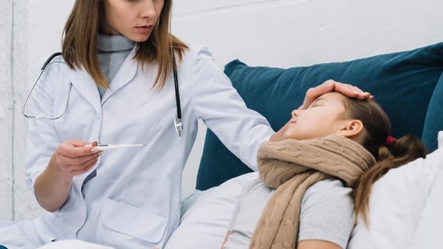 Rủi ro khi tiêm vắc-xin: 3 loại phản ứng bạn có thể gặp phải