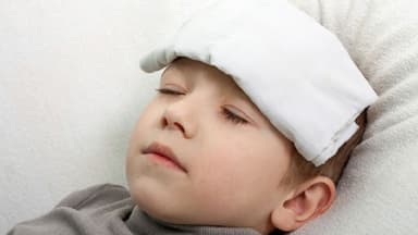 Tiêm 6in1 bị sốt: Nguyên nhân, cách xử lý và những điều cần lưu ý