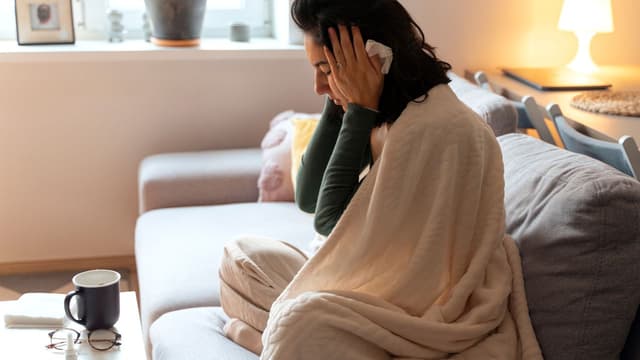 Tiêm vắc-xin có được uống thuốc hạ sốt không: Giải đáp thắc mắc