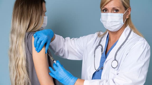 Tìm hiểu về vấn đề tiêm vắc-xin không sốt có tốt không