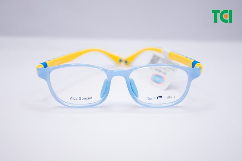 Đeo kính đúng cách không gây mỏi mắt