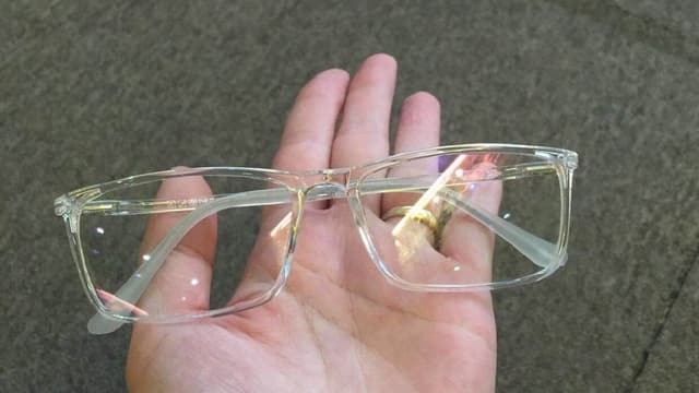 Những tác hại khôn lường tiềm ẩn ở tròng kính giá rẻ