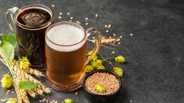 Uống bia trước khi tiêm vắc-xin: Lý giải tại sao bạn không nên