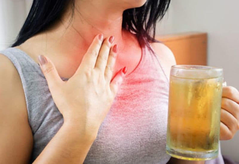 Nguyên nhân người trẻ gặp hiện tượng ợ chua nóng cổ