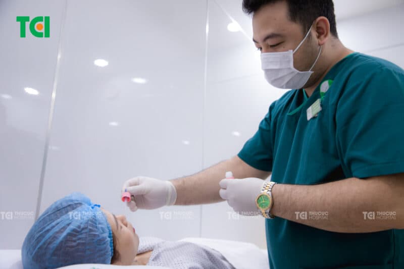 Thăm khám bác sĩ để được chẩn đoán chính xác và điều trị hiệu quả