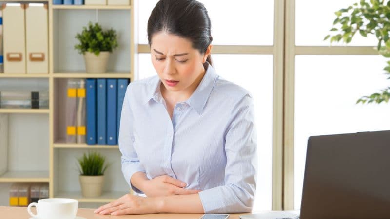 Ăn không tiêu ợ hơi là tình trạng gì?