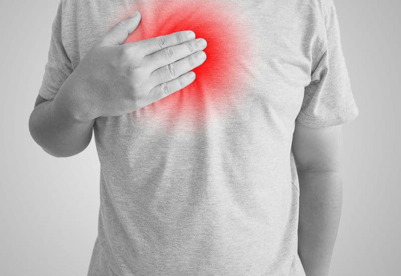 Đau rát giữa ngực do trào ngược dạ dày