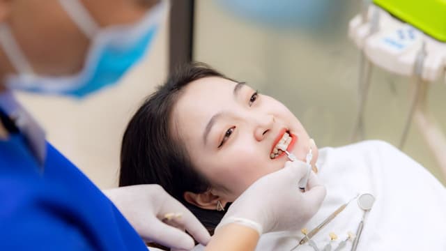 Những thông tin về dịch vụ và giá dán sứ veneer emax