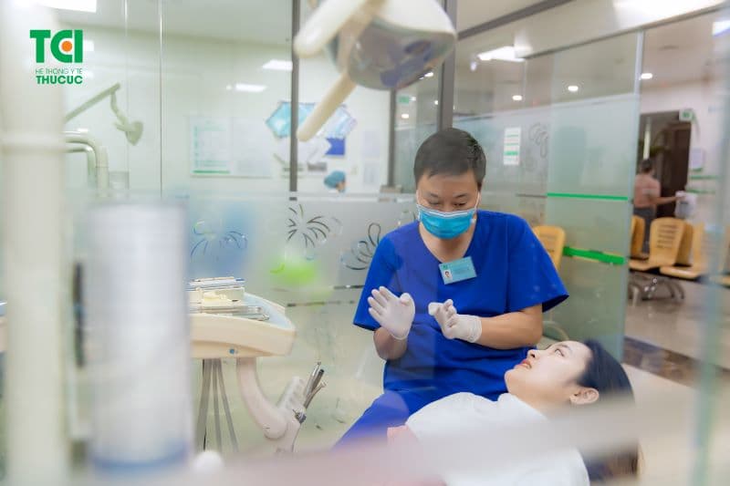 giá dán sứ veneer emax