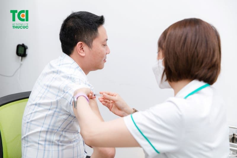 Tuân thủ các nguyên tắc khi tiêm chủng để hạn chế các tác dụng phụ không mong muốn.