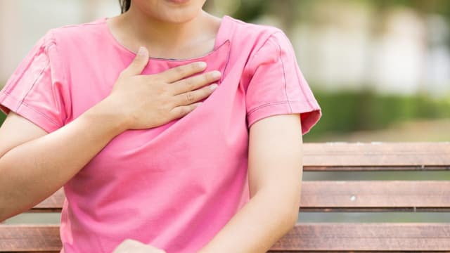 Ợ liên tục: Nguyên nhân sinh lý, bệnh lý và cách khắc phục