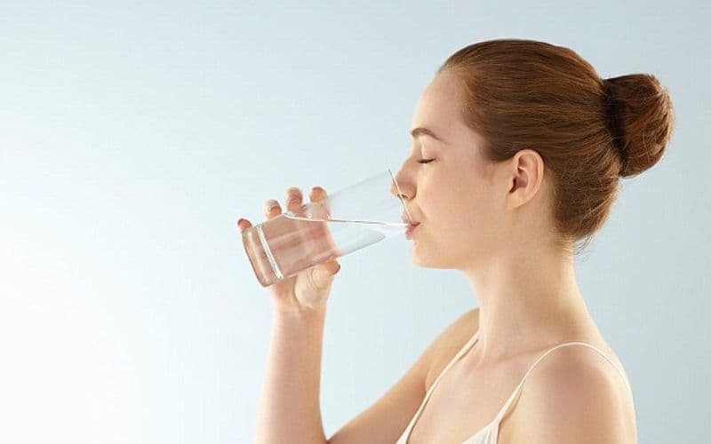 Khi tập thể dục, nhiều người không uống đủ nước